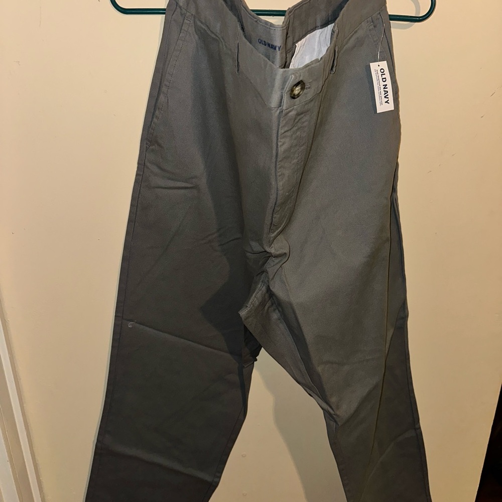 Old navy men’s khakis size 42x30 NWT